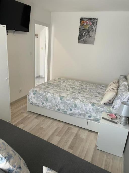 דירות Acogedor Piso En Cariño מראה חיצוני תמונה