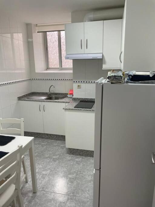 דירות Acogedor Piso En Cariño מראה חיצוני תמונה